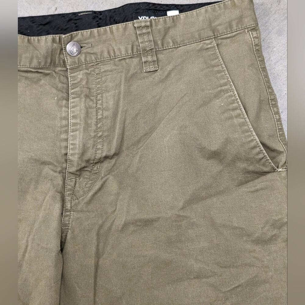 ·Volcom Flat Front Shorts, 32